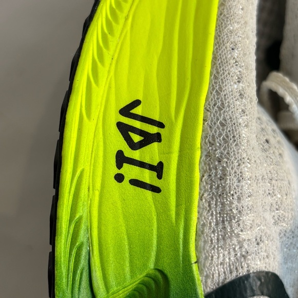 NIKE Sz 9.5 Vaporfly Zoom X White and Neon Yellow Breathable Running Shoes - Picture 14 of 16